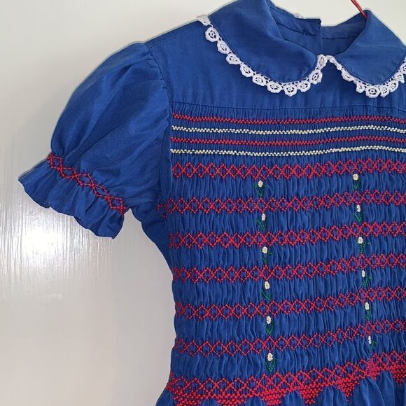 Sweet Vtg blue smocked bodice blue dress - Picture 3 of 8